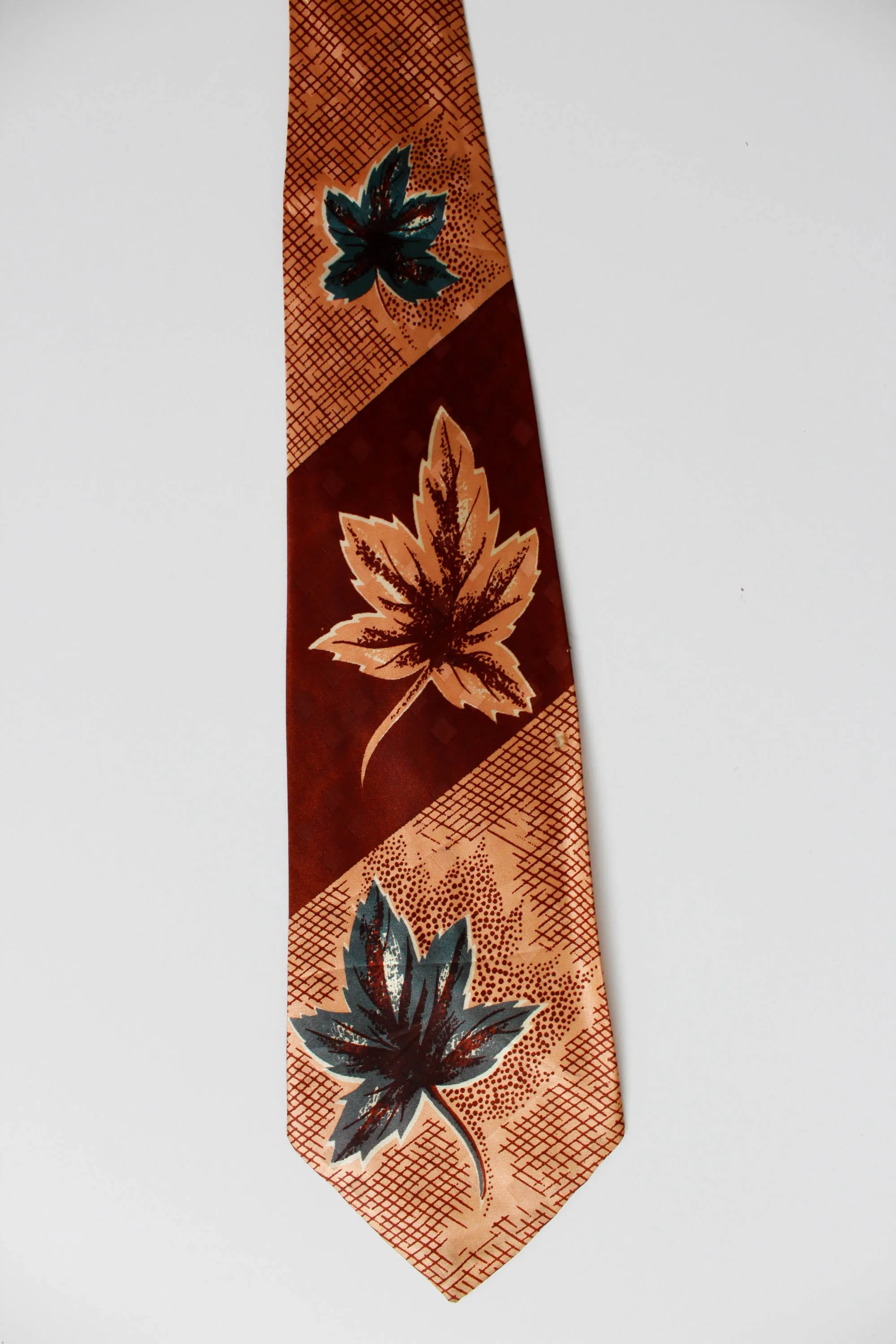 1940s Three Leaf Print Rayon Necktie