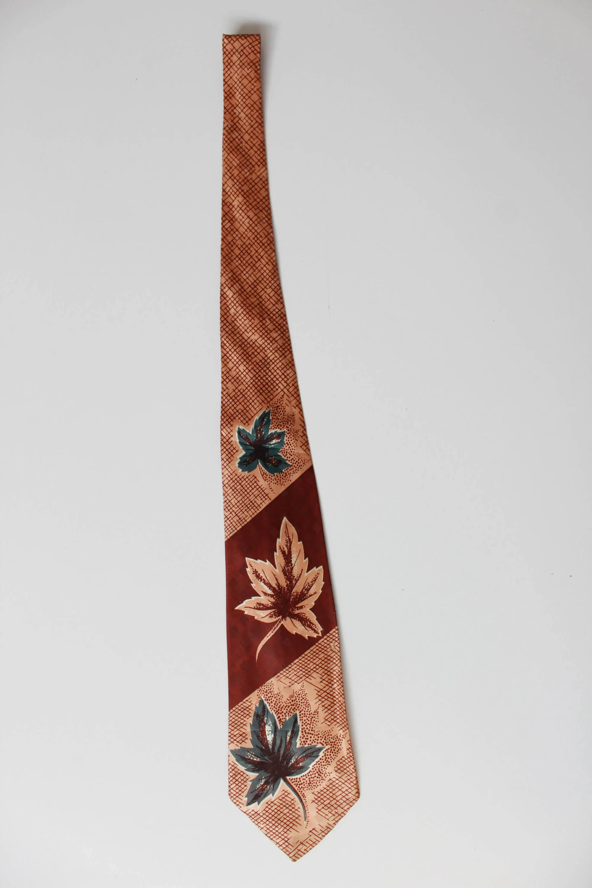 1940s Three Leaf Print Rayon Necktie