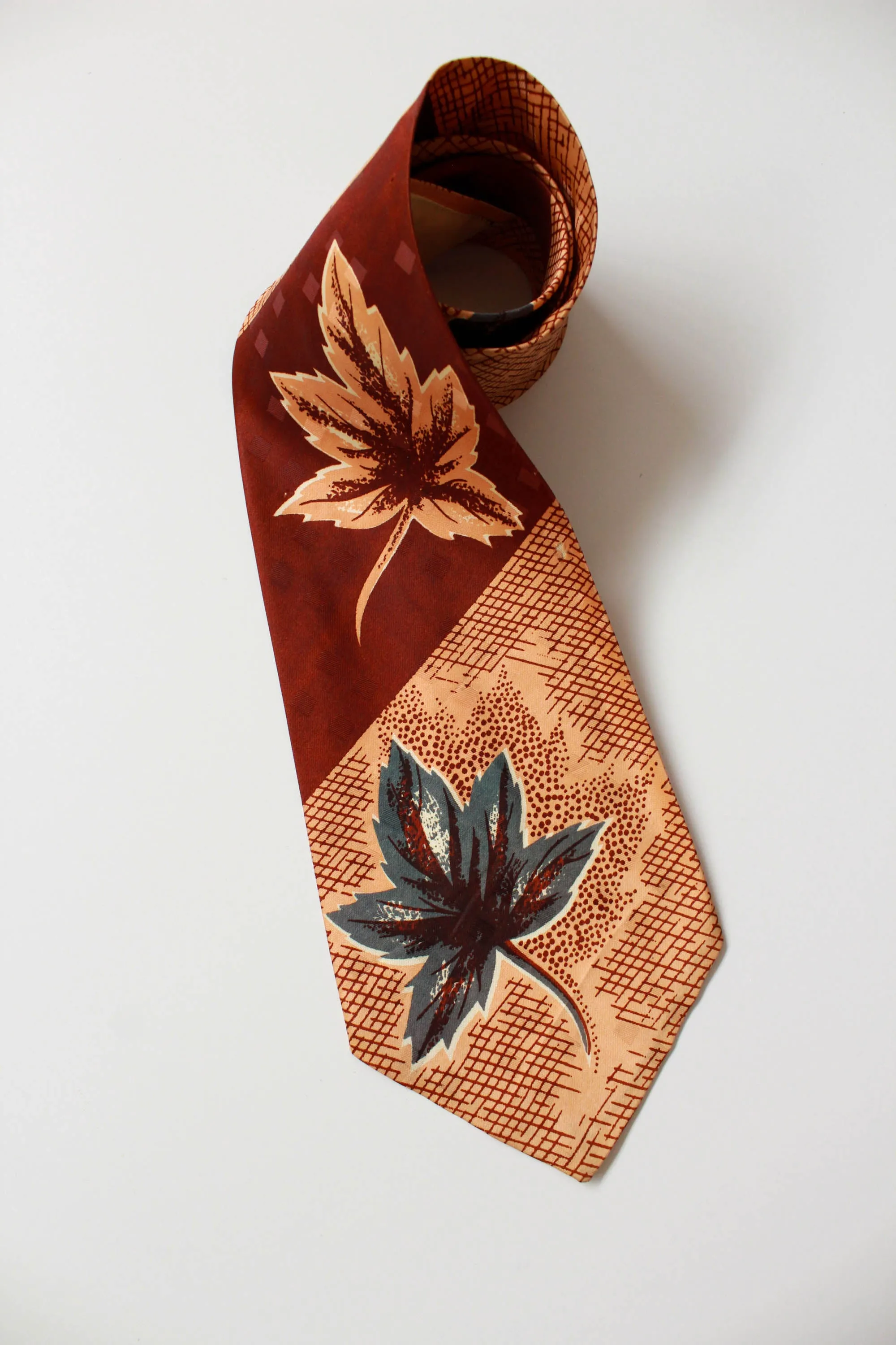 1940s Three Leaf Print Rayon Necktie