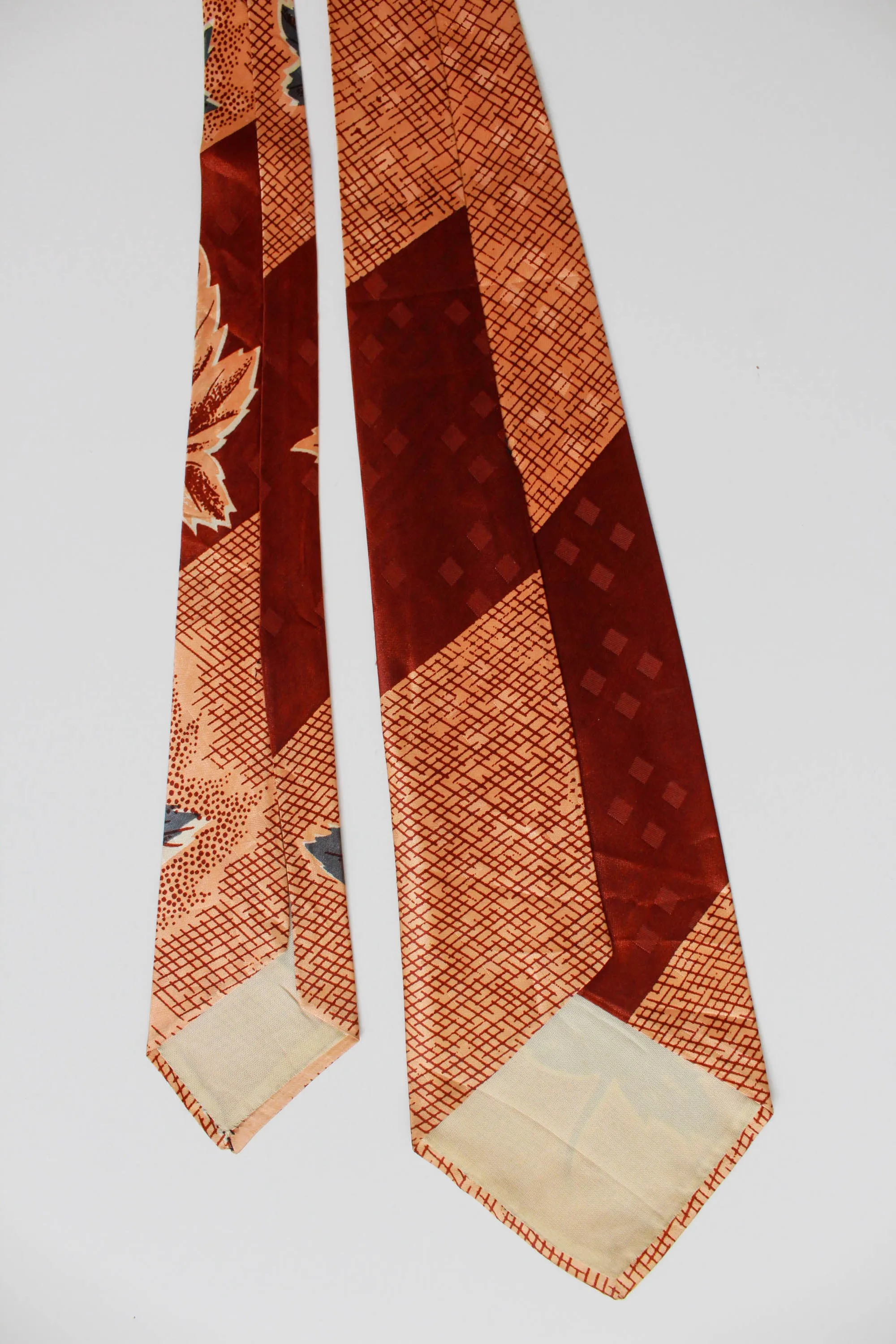 1940s Three Leaf Print Rayon Necktie