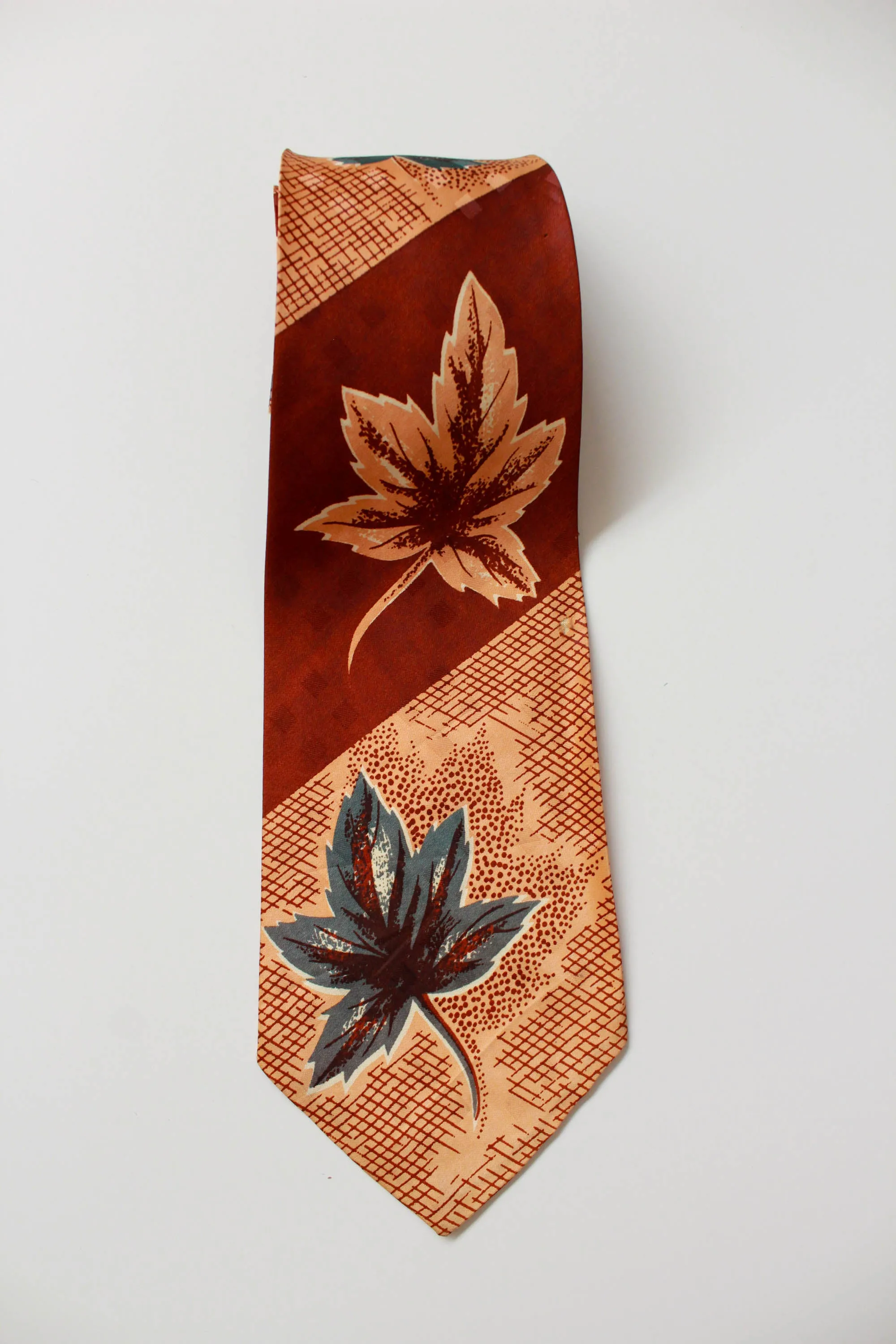 1940s Three Leaf Print Rayon Necktie