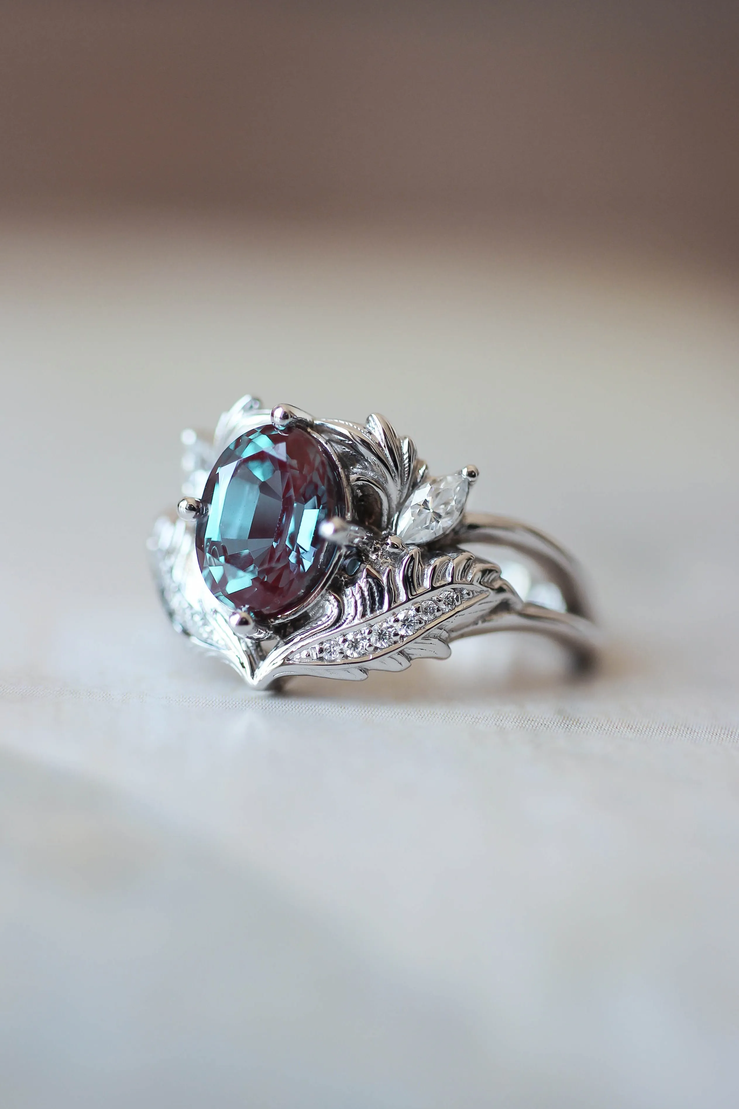 Adonis | oval gemstone setting with marquises