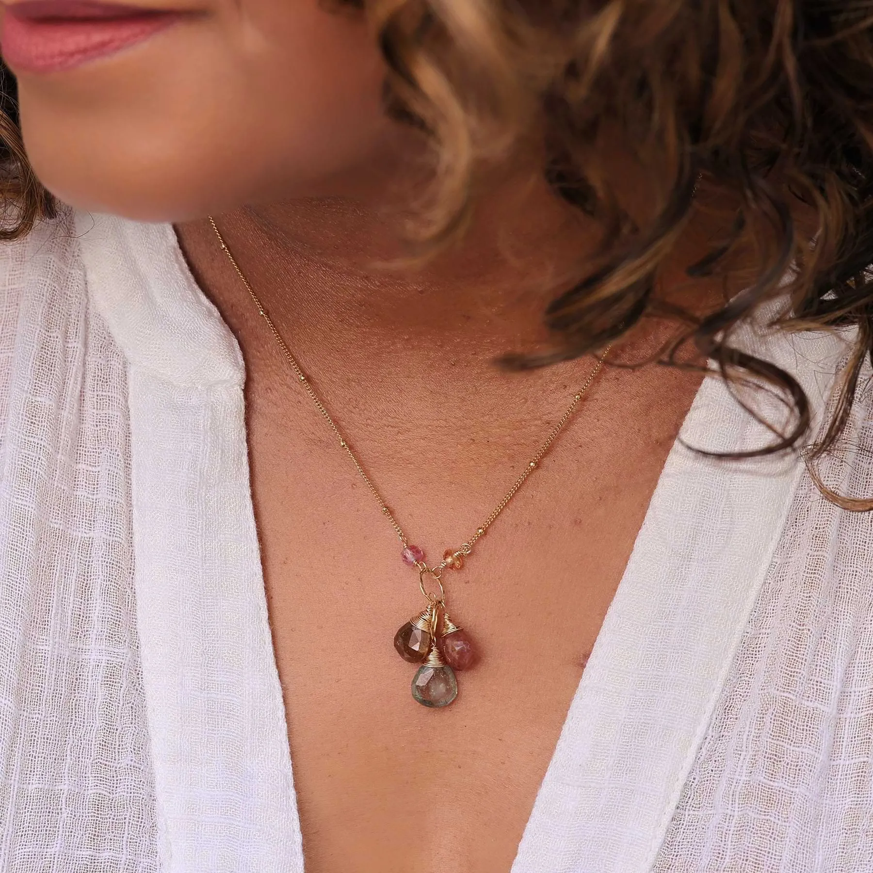 Bouquet de Fleurs - Dainty Sapphire Necklace