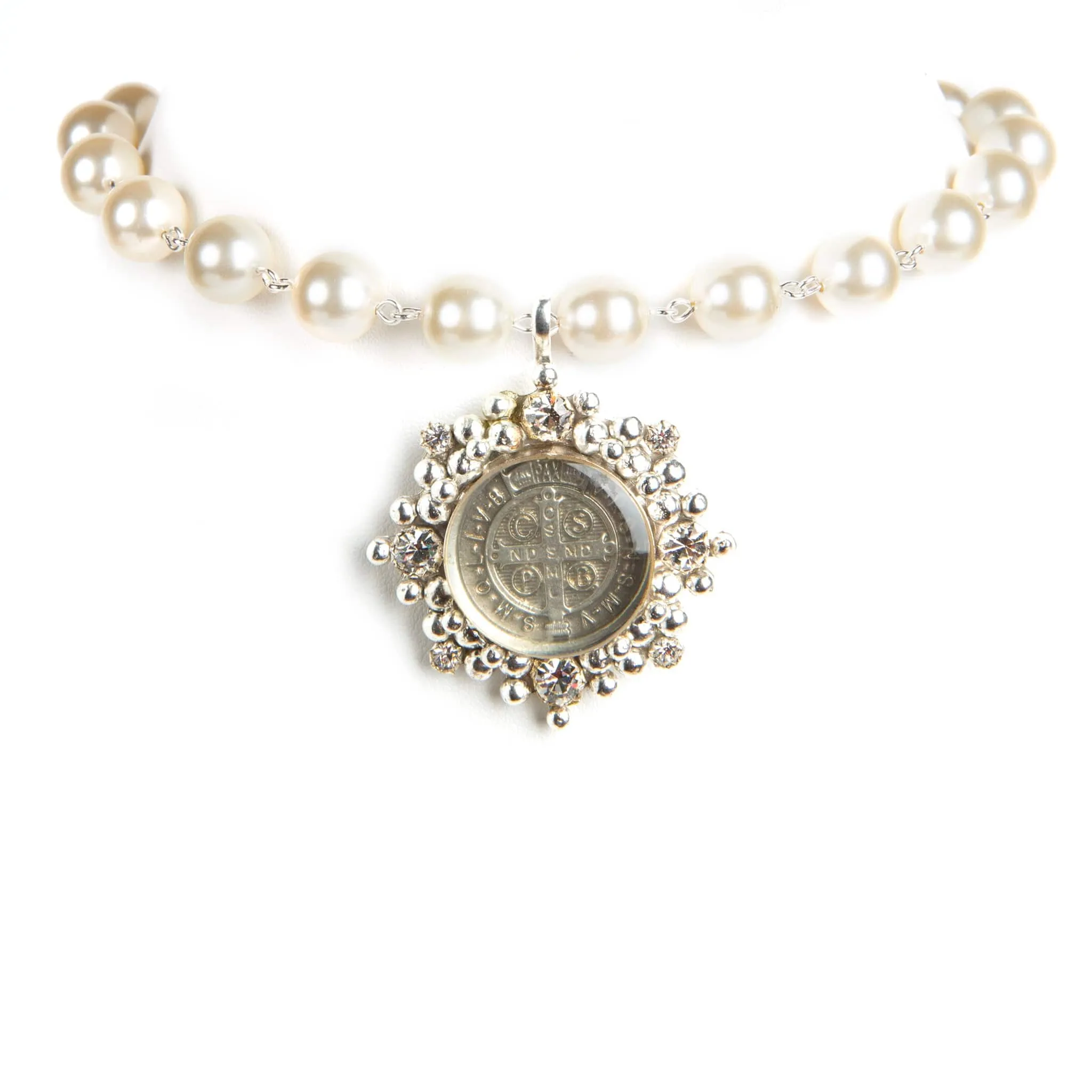 Iconic Pearl Choker Cream Pearl with Luxury Medallions