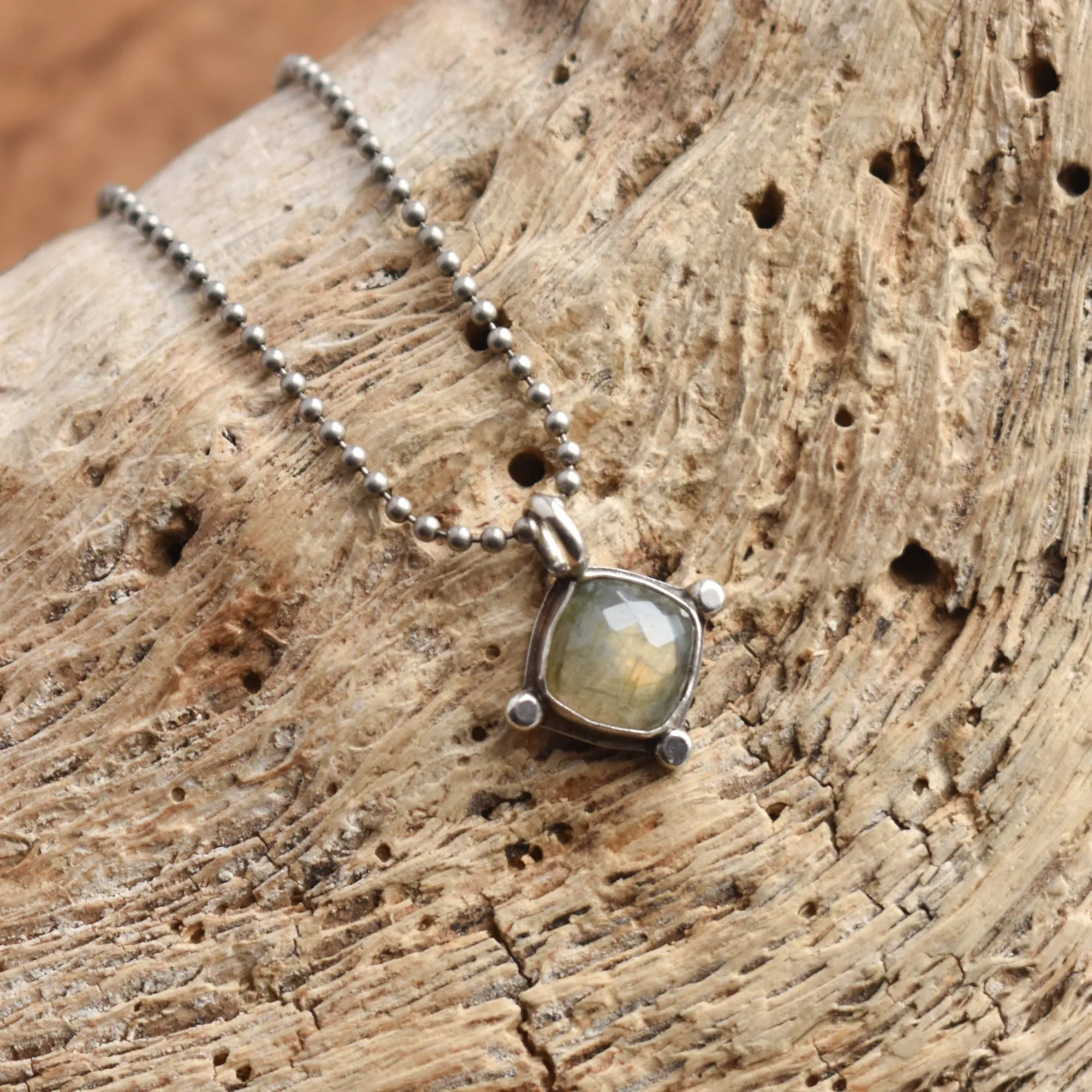 Labradorite Little Charm Pendant - Labradorite Pendant - Labradorite Necklace - Labradorite Charm