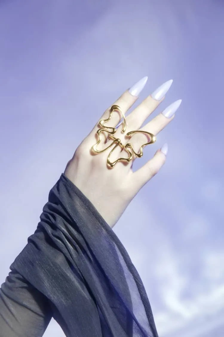 Large butterfly ring in gold