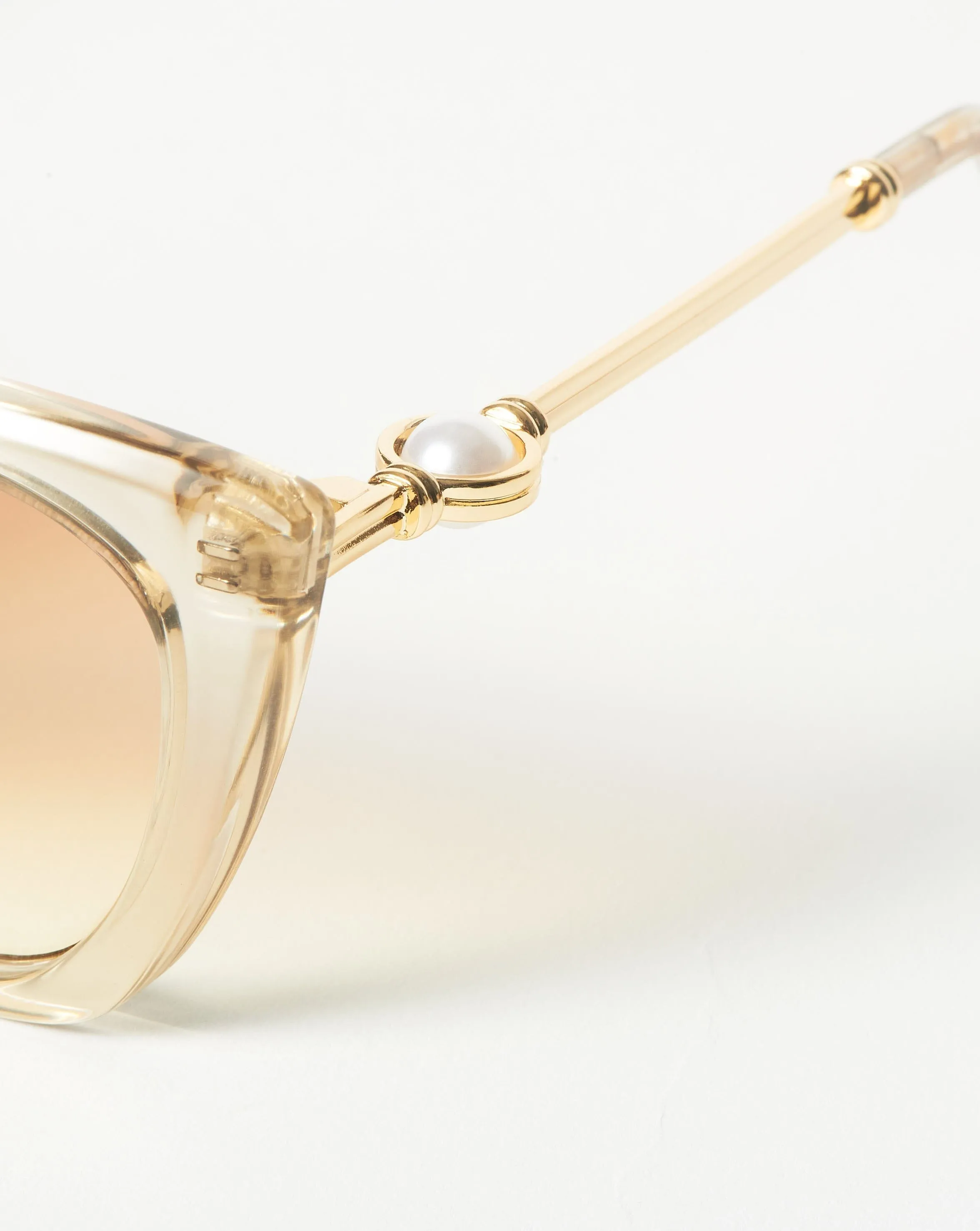 Le Specs Lyra Sphere Cat-Eye Sunglasses | Fawn/Pearl