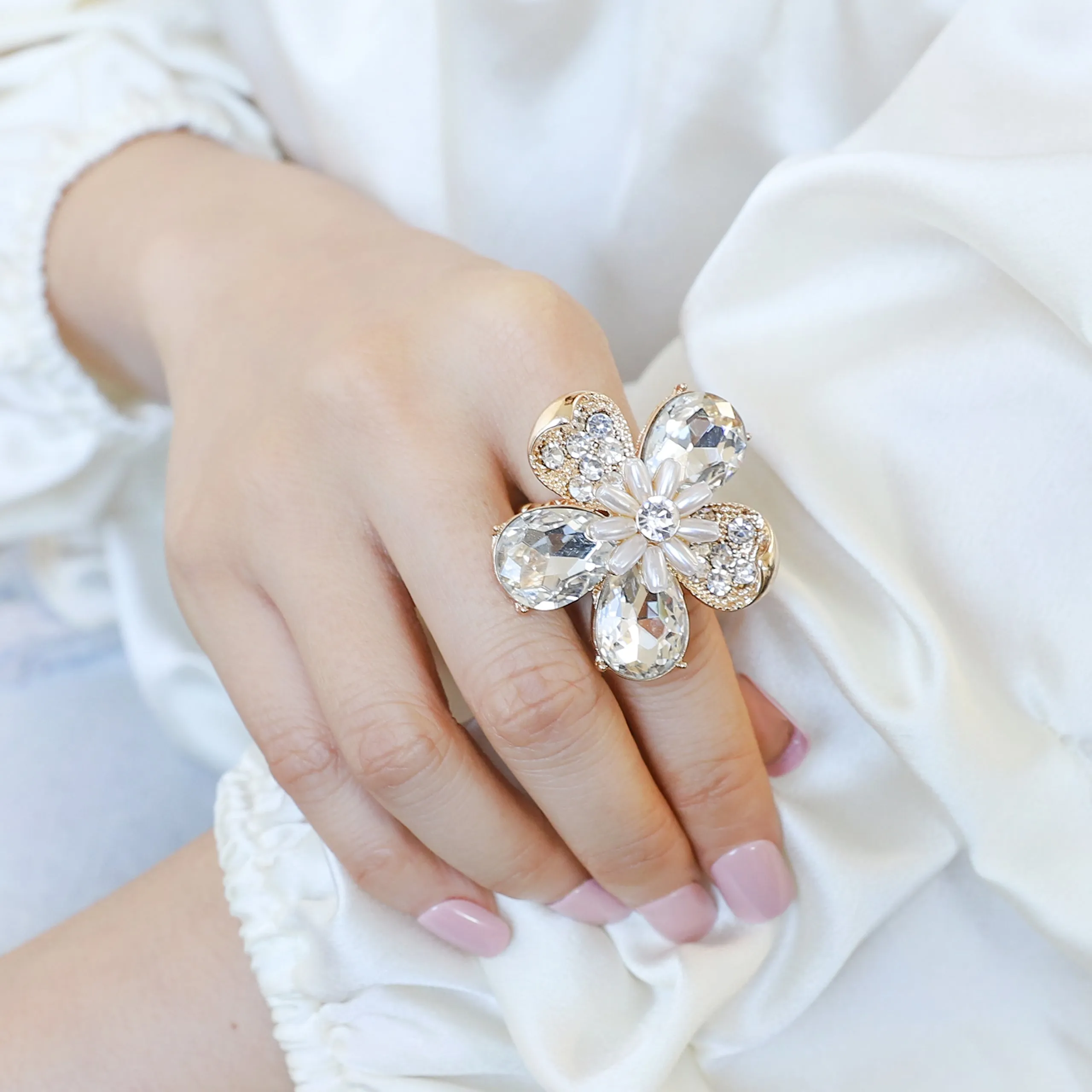 Leah Daisy Rhinestone Ring