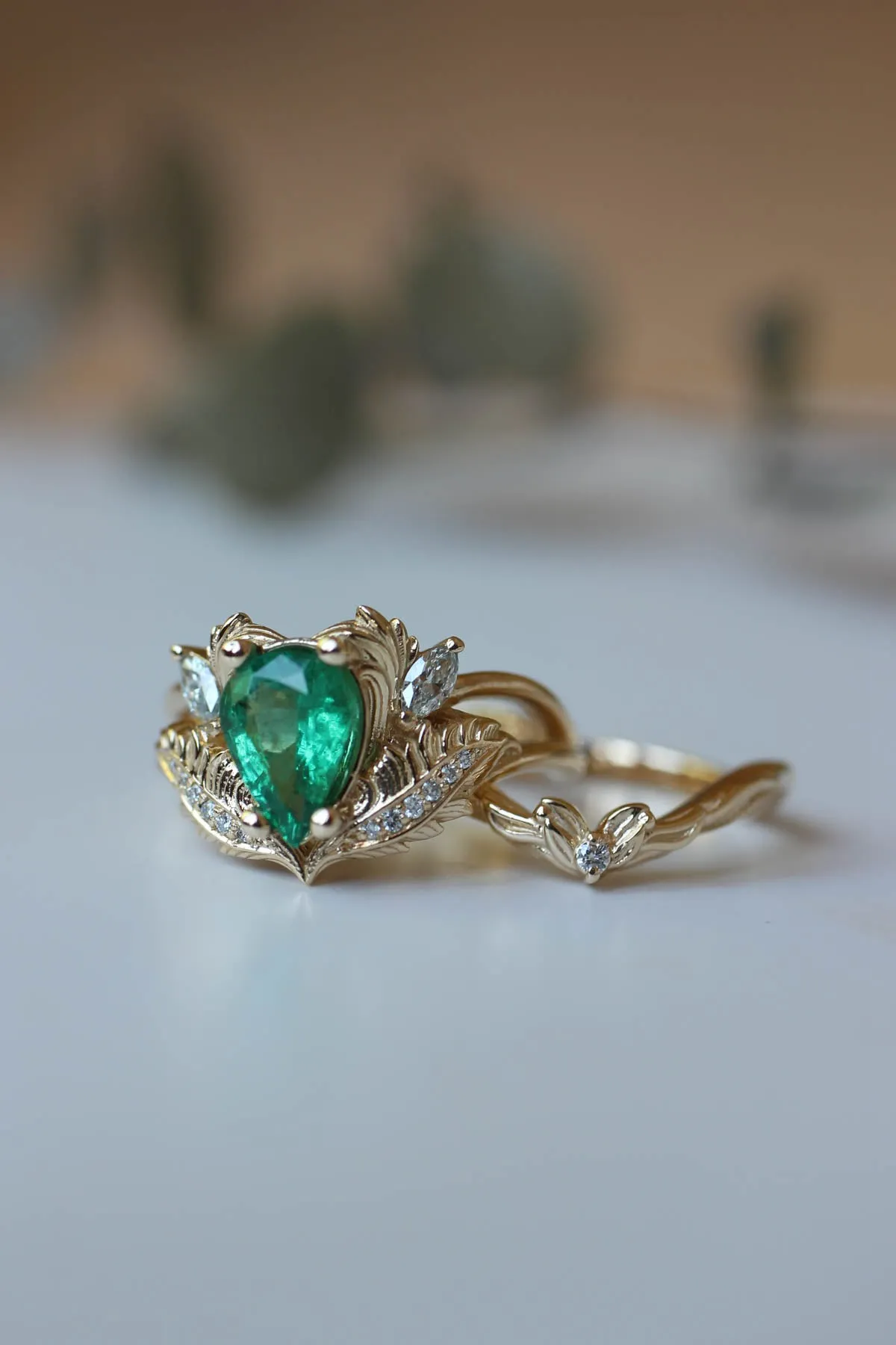 Natural emerald and diamonds ring  / Adonis