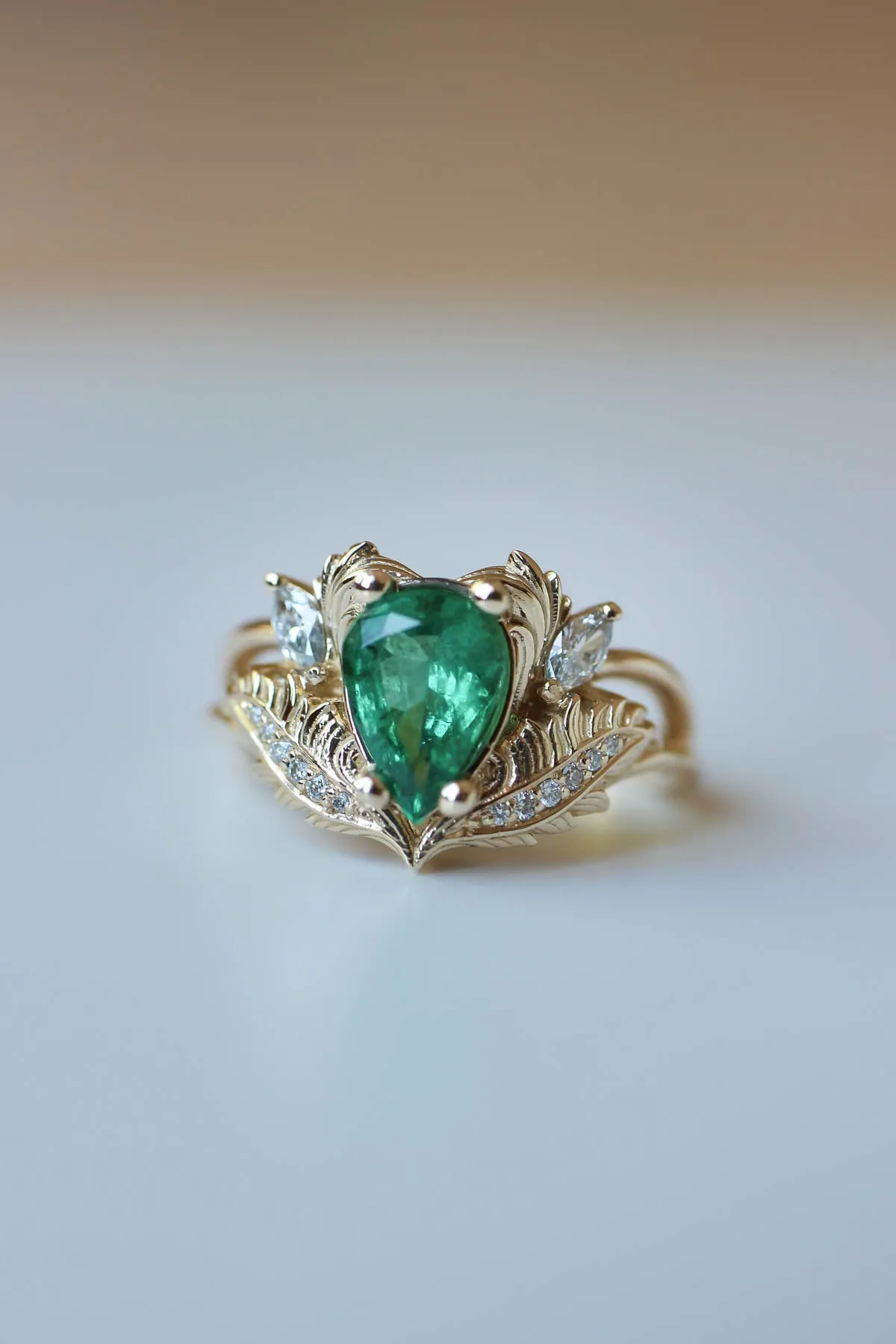 Natural emerald and diamonds ring  / Adonis