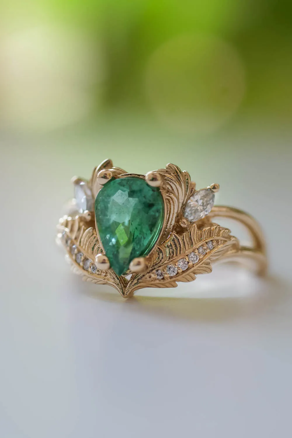 Natural emerald and diamonds ring  / Adonis