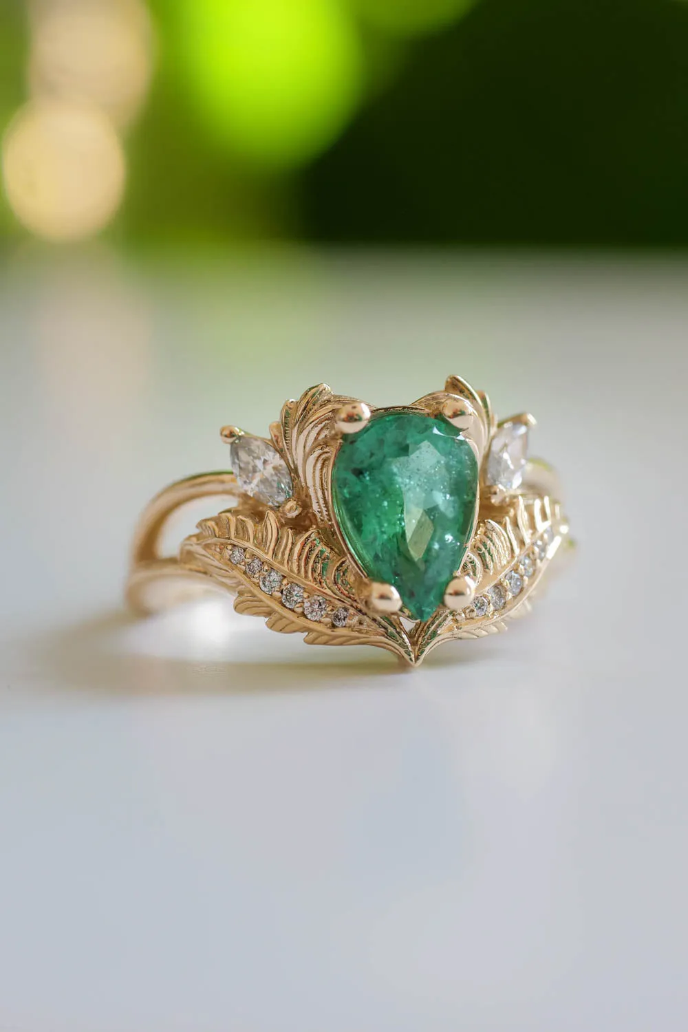 Natural emerald and diamonds ring  / Adonis