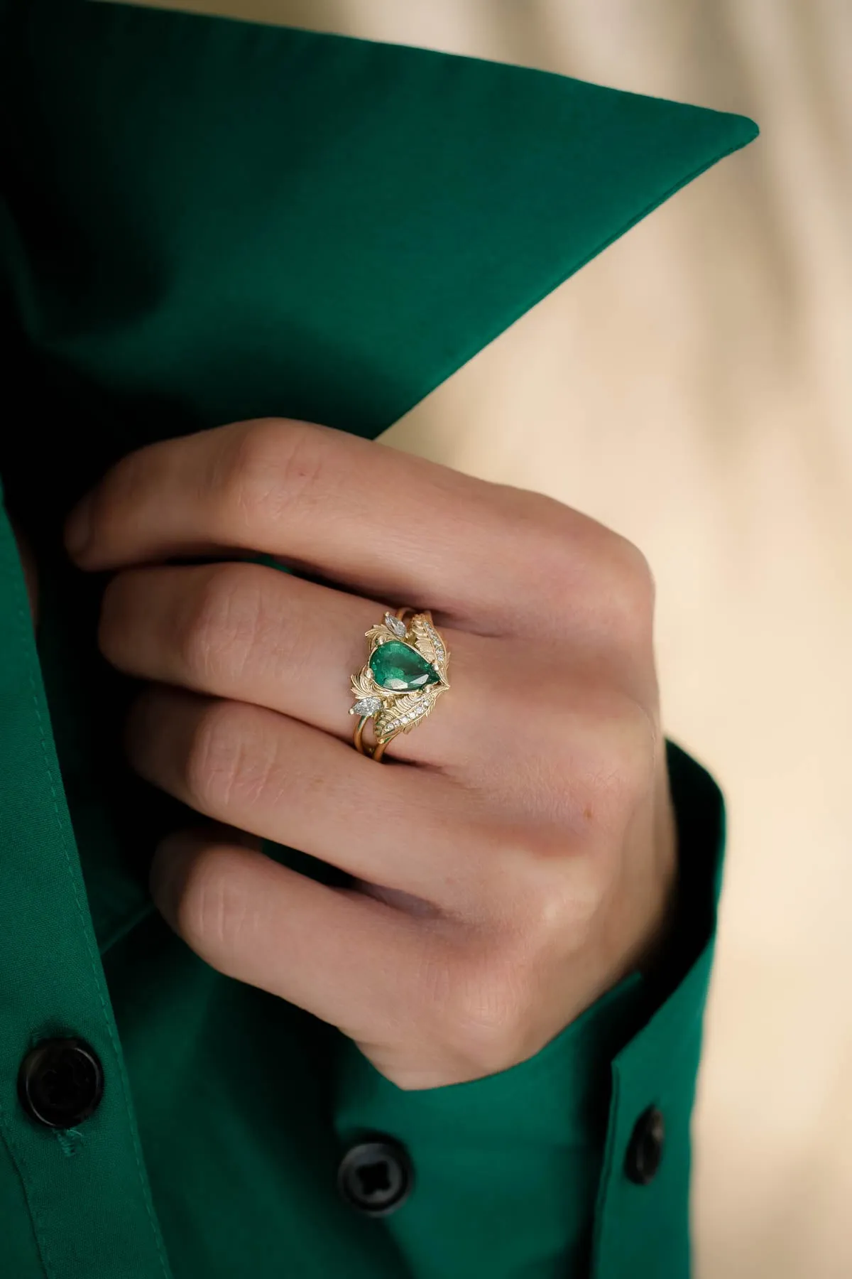 Natural emerald and diamonds ring  / Adonis