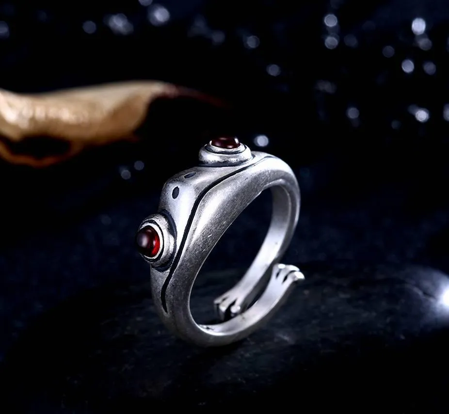 Red Garnet Frog Huggle Ring