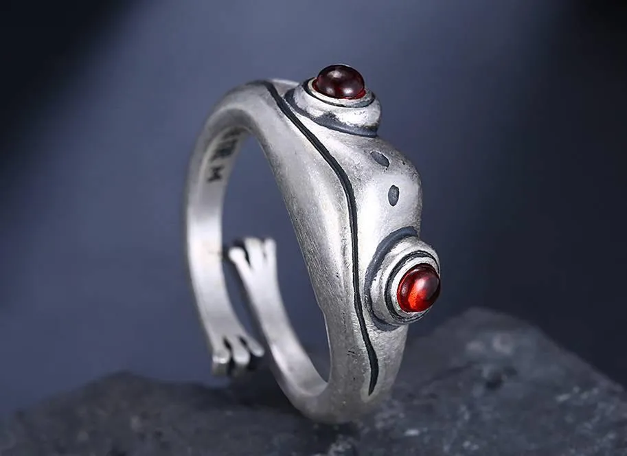 Red Garnet Frog Huggle Ring