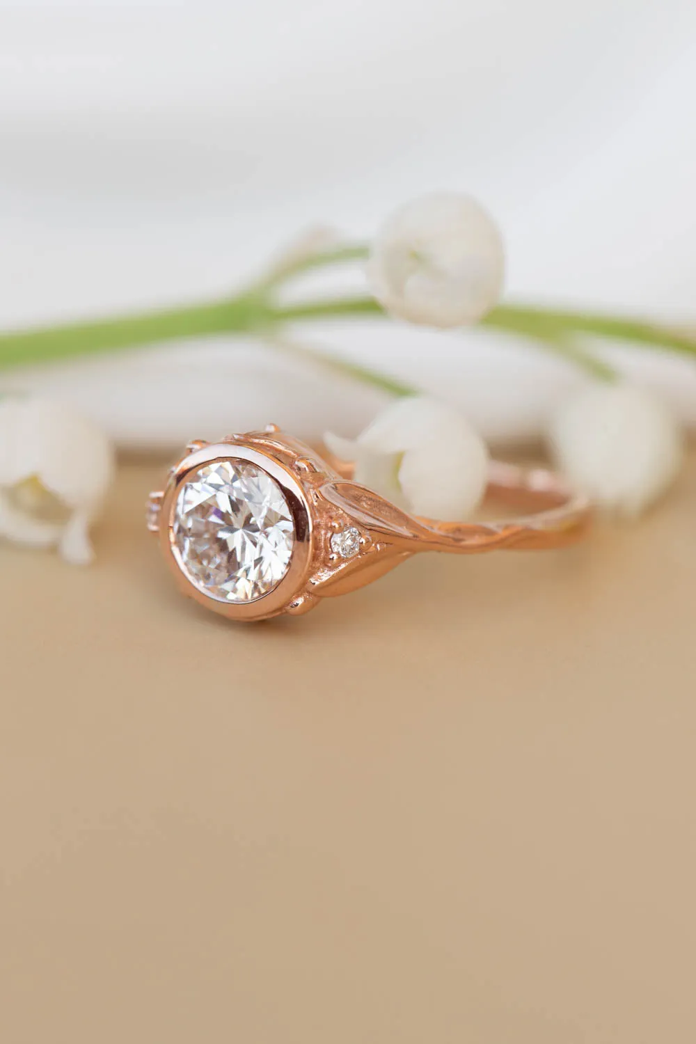 Roma | engagement ring setting for round cut gemstone in bezel 6.5 mm