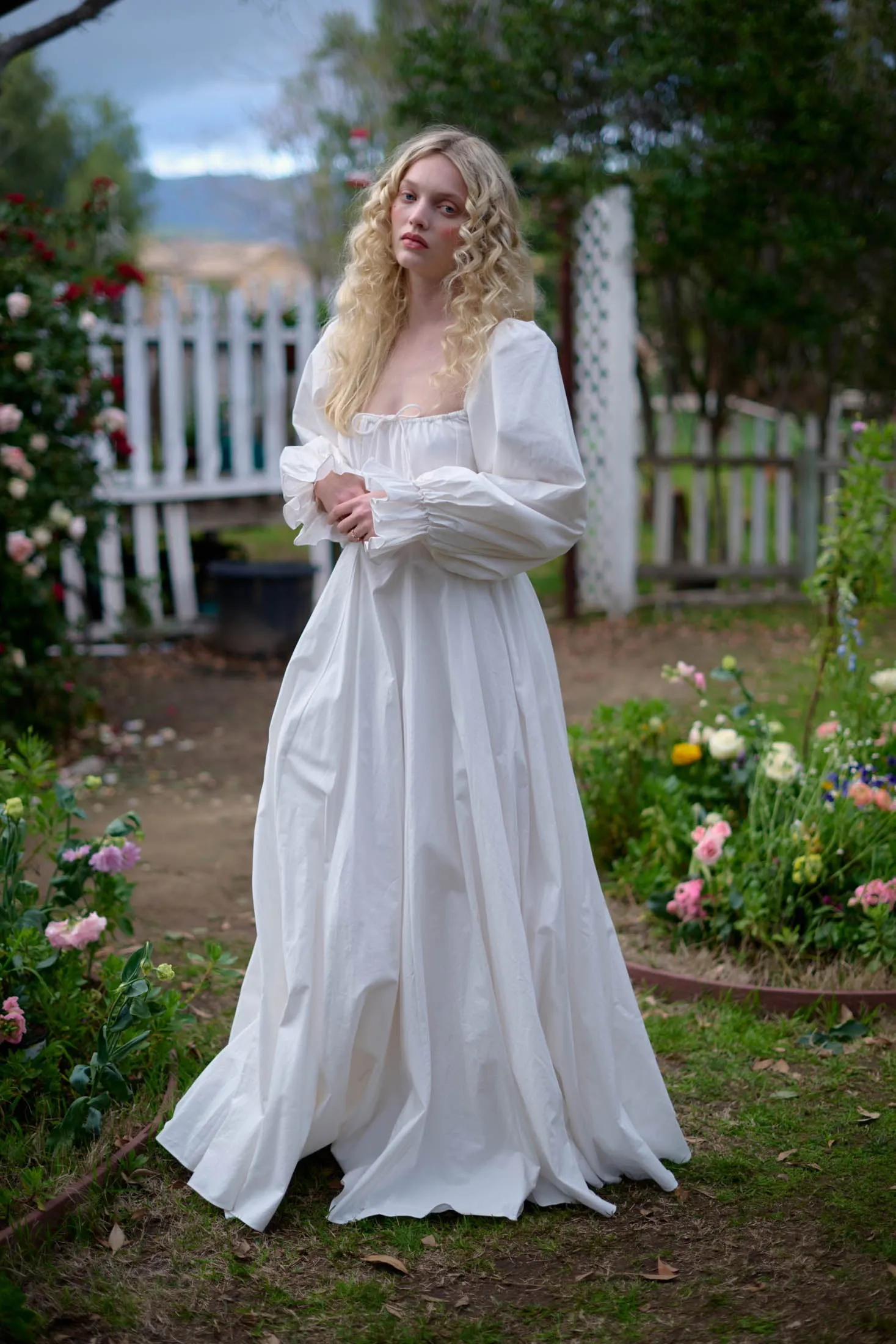 Elegant Ivory Dusk Evening Gown with Flowing Silhouette and Exquisite Detailing