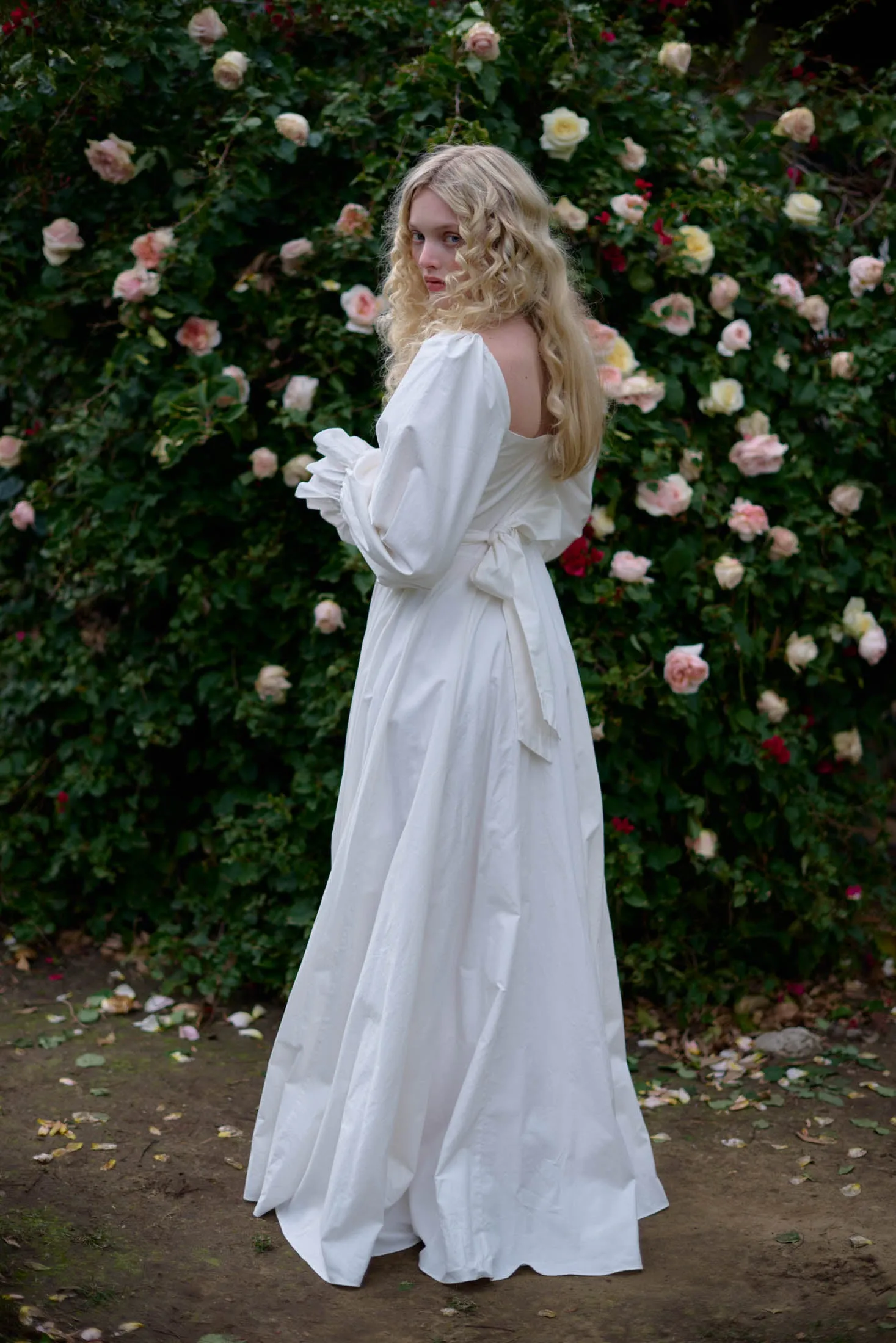 Elegant Ivory Dusk Evening Gown with Flowing Silhouette and Exquisite Detailing