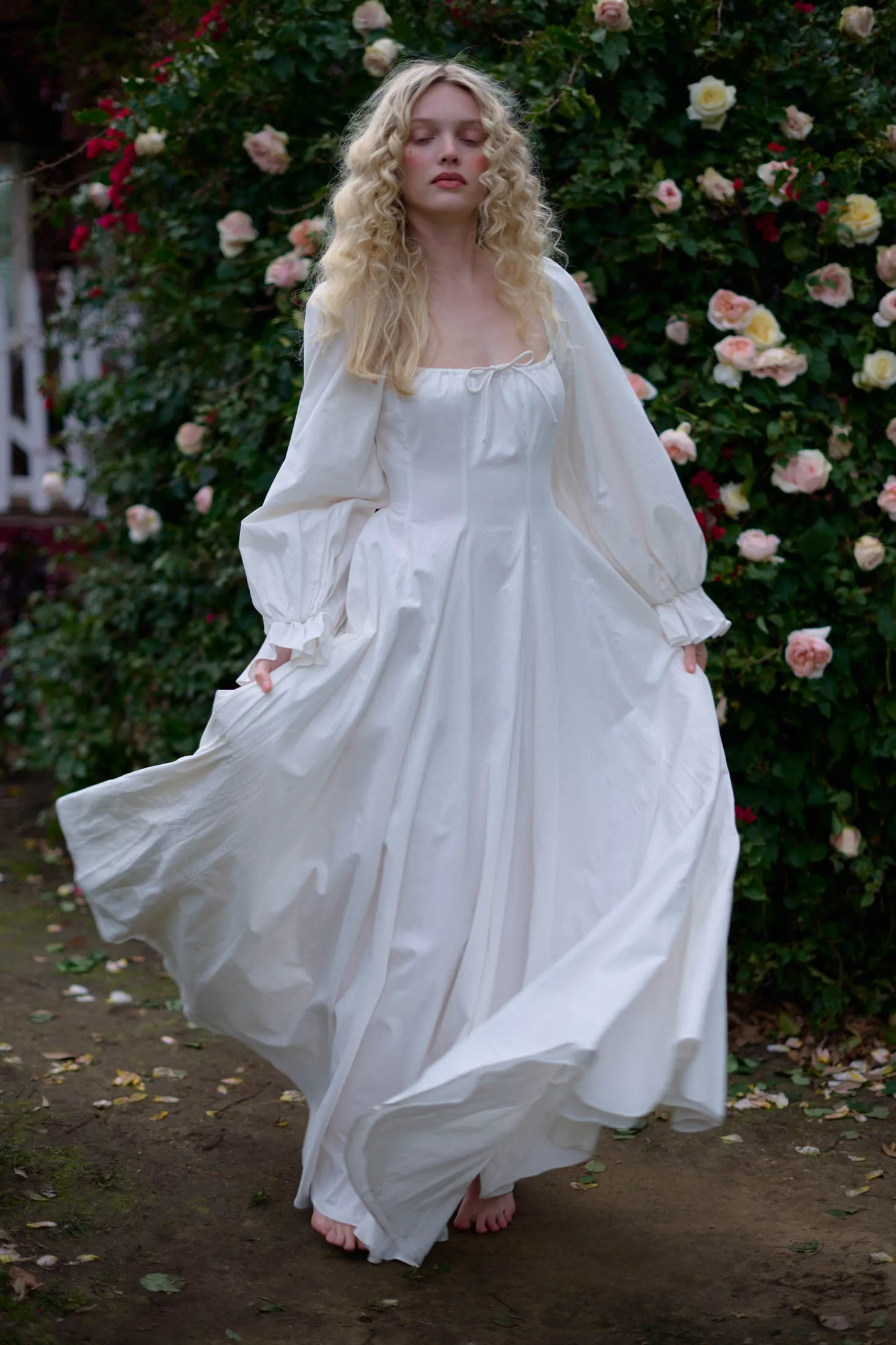 Elegant Ivory Dusk Evening Gown with Flowing Silhouette and Exquisite Detailing