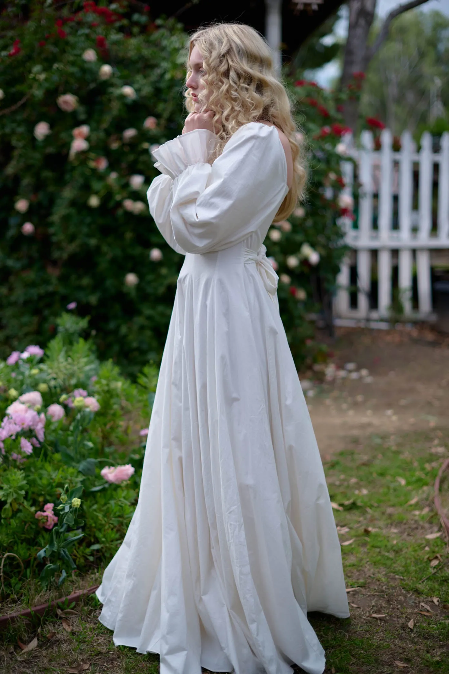 Elegant Ivory Dusk Evening Gown with Flowing Silhouette and Exquisite Detailing