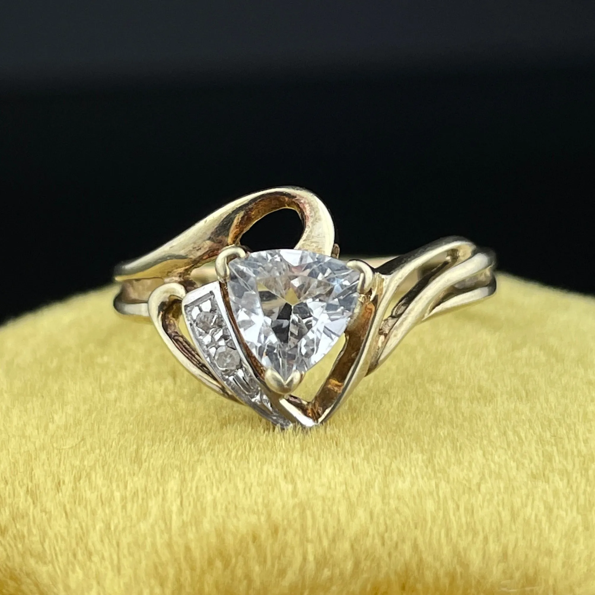 Vintage 10K Gold Trillion Cut Topaz Solitaire Ring, Sz 6 3/4