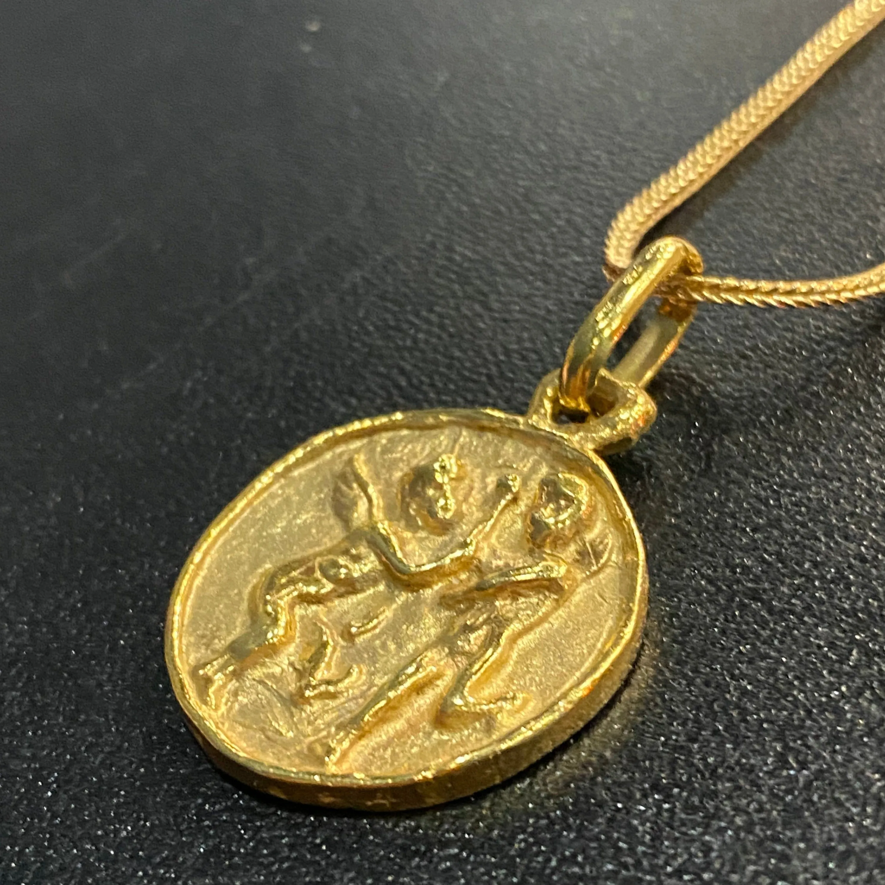 Vintage 18K Yellow Gold Zodiac Gemini Pendant Necklace